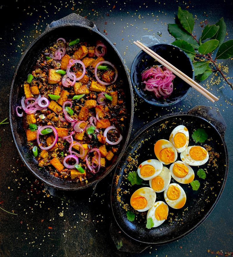 Black rice congee with tofu and boiled eggs